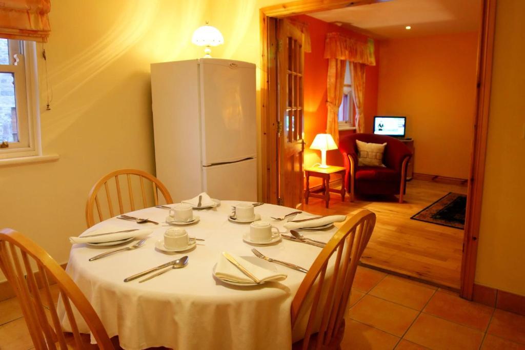 Mccarthy'S Lodge B&B ווסטפורט מראה חיצוני תמונה